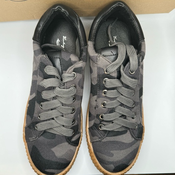 Vintage Havana Limited Printed Sneakers - Picture 4 of 8